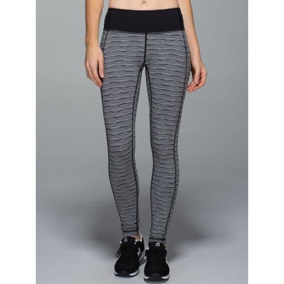 Lululemon Speed Tight II Textured Wave Black Silver Spoon Black Size 4 - Picture 2 of 8